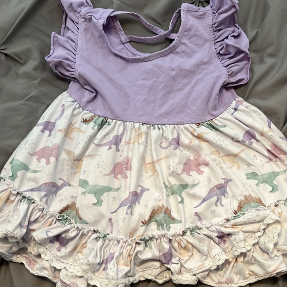 Boutique pastel dinosaur short set, size 4T. Soft material good used condition - Picture 3 of 6